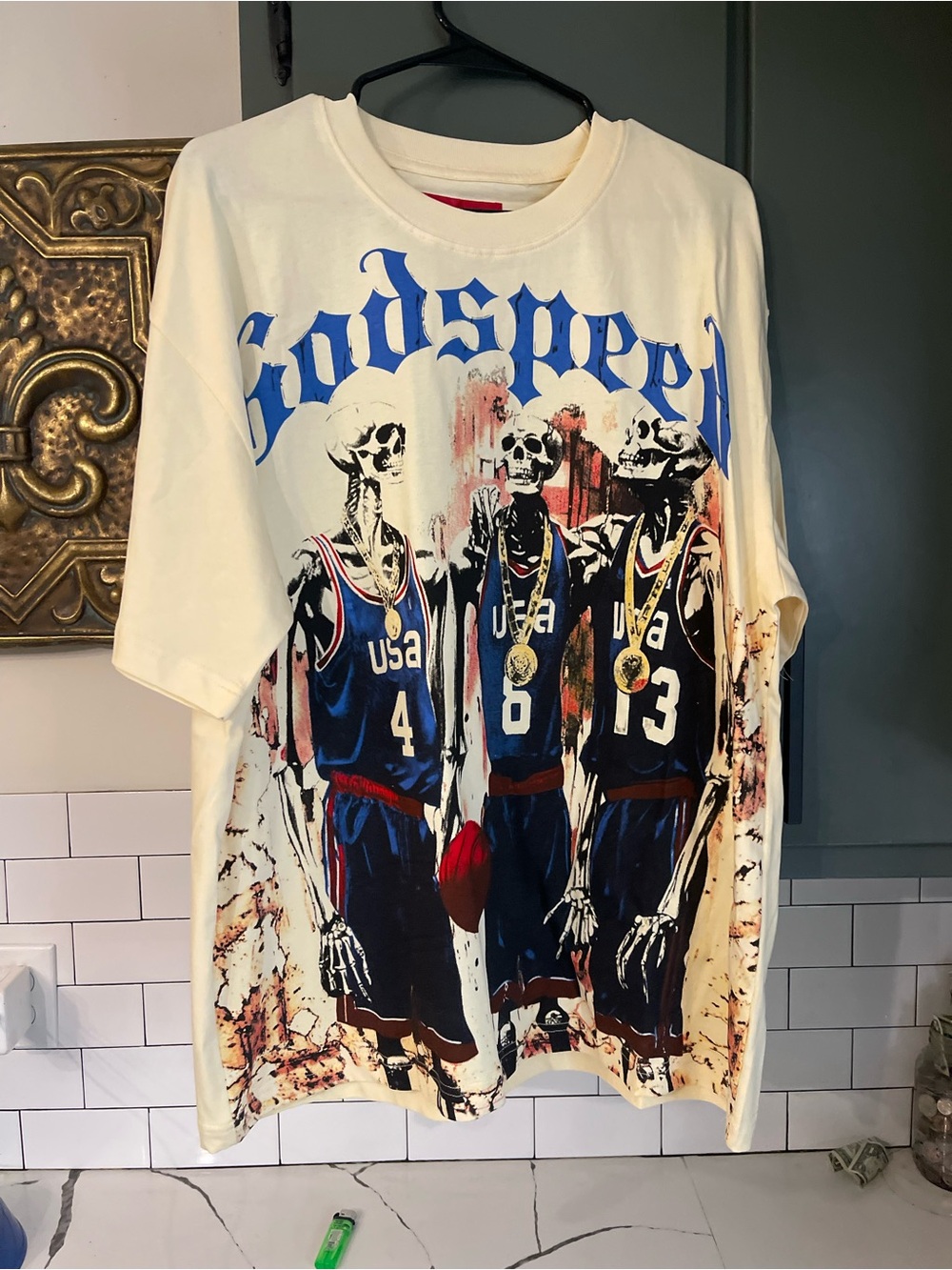 Men’s Graphic Design Tee Size XL.